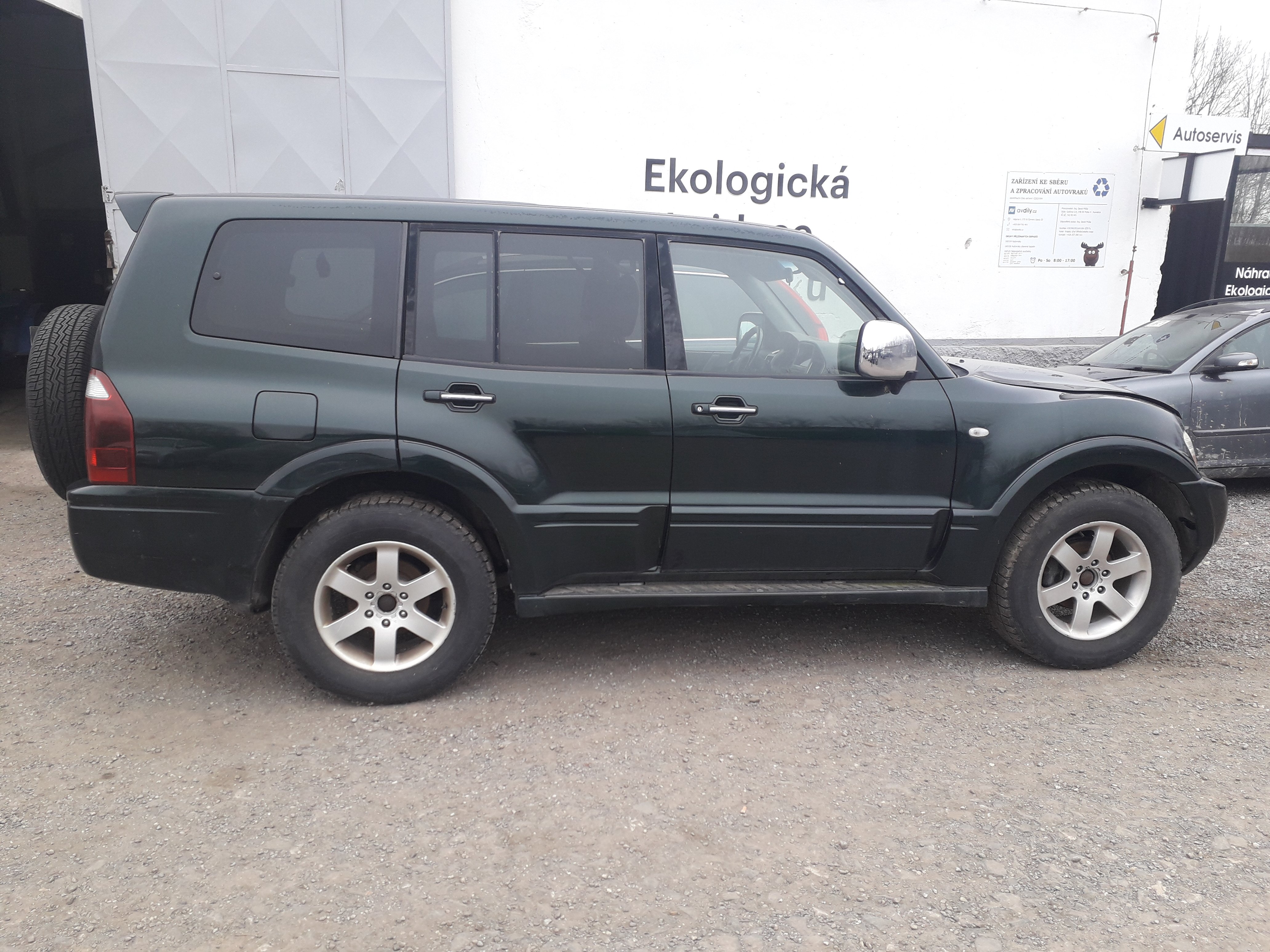 Mitsubishi Pajero 3.2DID CZ 121kW tmavě zelené Mitsudíly