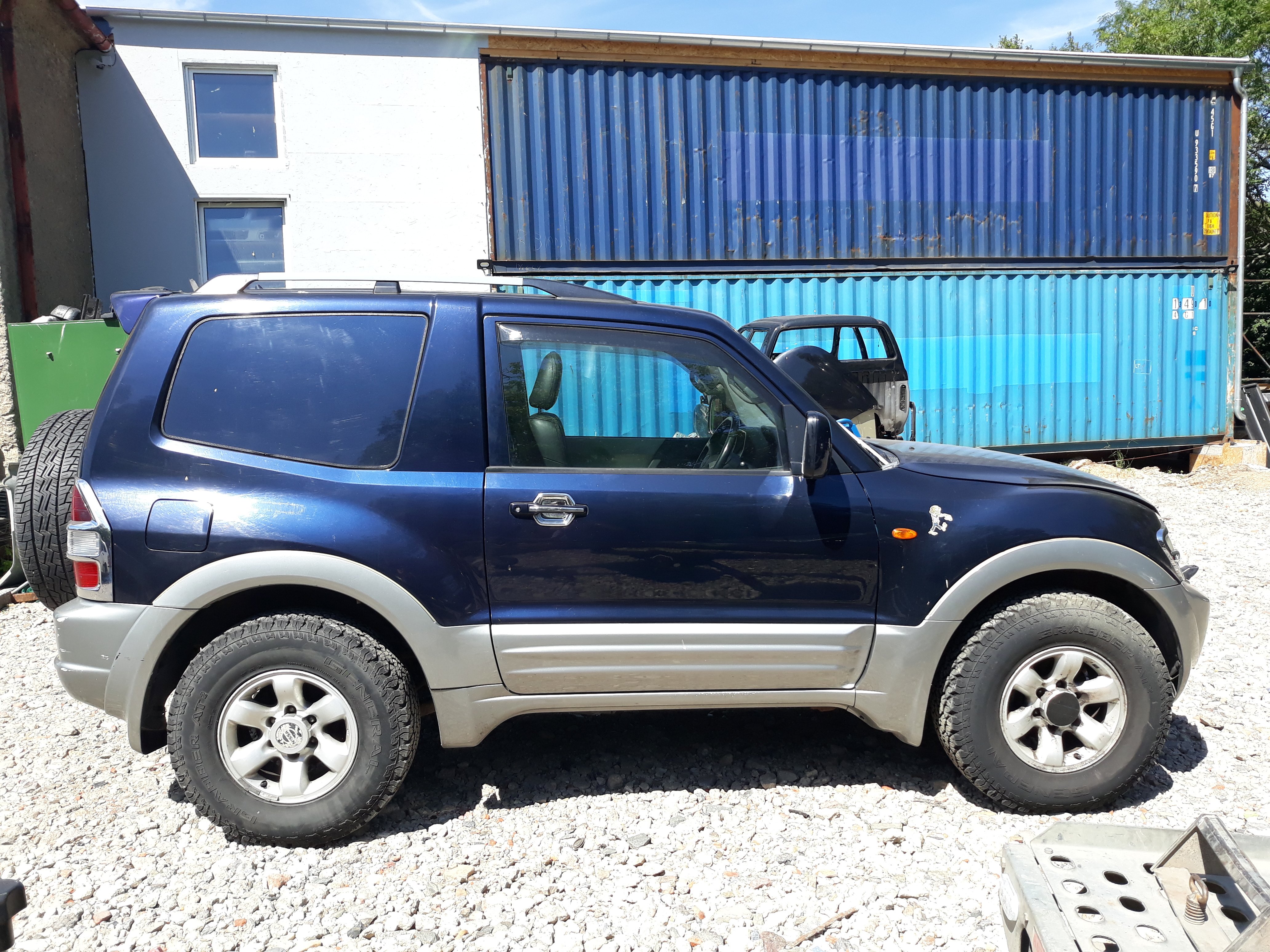 Mitsubishi Pajero 3.2DID 118kW modro stříbrné 3dv