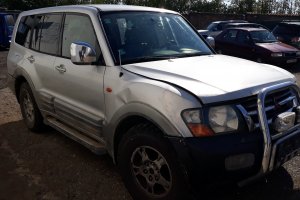 Mitsubshi  Pajero 3.2DID 121kW stříbrné