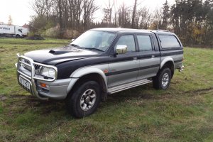 Mitsubishi L200 2.5TD 73kW stříbrno-černá