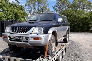 Mitsubishi L200 2.5TD 85kW stříbrno - černá s hardtopem