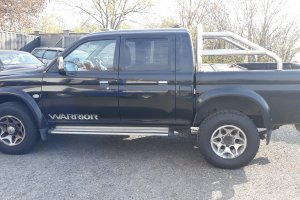 Mitsubishi L200 2.5TD  85kW černá s rámem na korbě