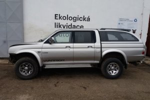 Mitsubishi L200 2.5TD 85kW stříbrná