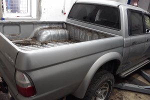 Mitsubishi L200 2.5TD 85kW stříbrné