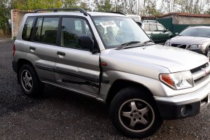 Mitsubishi Pajero Pinin 2.0GDI 95kW stříbrné
