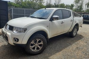 Mitsubishi L200 Triton 2.5DID 4WD MAN 4D56